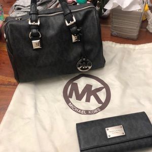Medium Micheal Kors Doctor bag with wallet